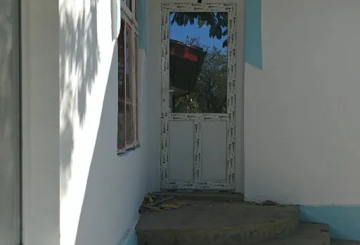 Bau- und Reparaturarbeiten an einem Haus bei Krapets
