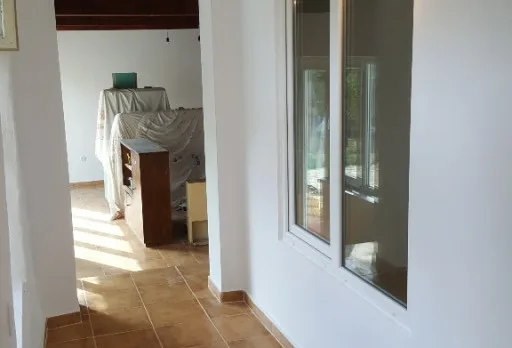 Bau- und Reparaturarbeiten an einem Haus bei Krapets