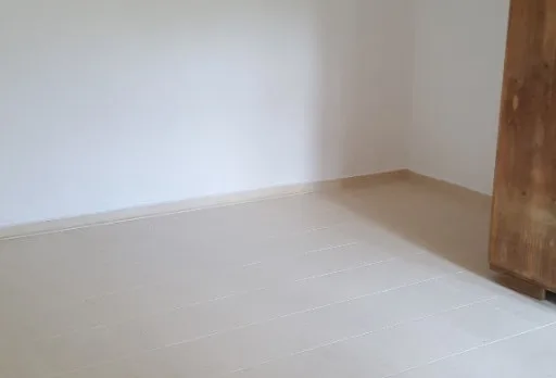 Bau- und Reparaturarbeiten an einem Haus bei Krapets