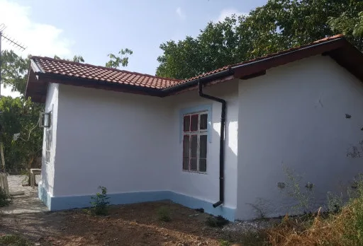 Bau- und Reparaturarbeiten an einem Haus bei Krapets