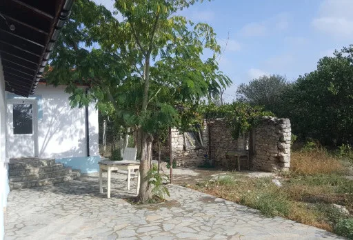 Bau- und Reparaturarbeiten an einem Haus bei Krapets