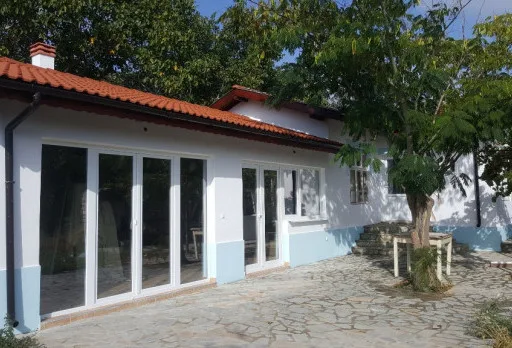 Bau- und Reparaturarbeiten an einem Haus bei Krapets