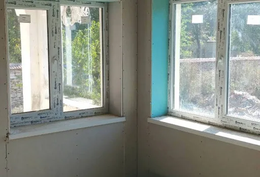 Bau- und Reparaturarbeiten an einem Haus in der Nähe von Durankulak