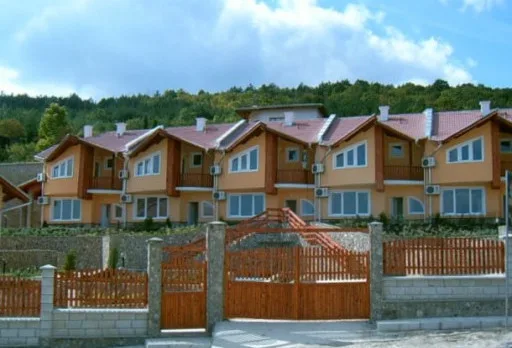 Строителство на 8 къщи в Балчик, с. Рогачево