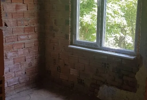 Reparaturarbeiten an einem Haus in der Region Balchik