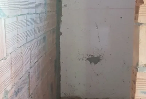 Reparaturarbeiten an einem Haus in der Region Balchik