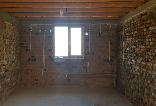 Reparaturarbeiten an einem Haus in der Region Balchik