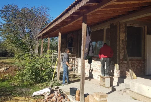 Reparaturarbeiten an einem Haus in der Region Balchik