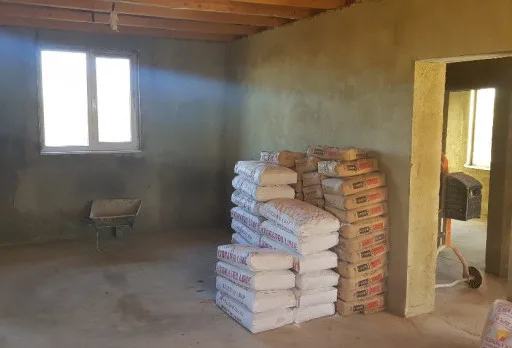 Reparaturarbeiten an einem Haus in der Region Balchik