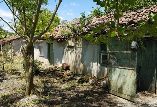Bau- und Reparaturarbeiten an einem Haus bei Krapets
