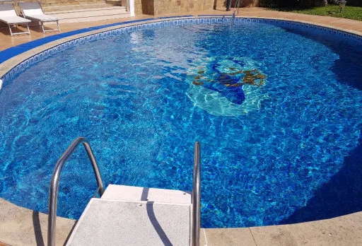 Ремонтни работи на басейн във Варна