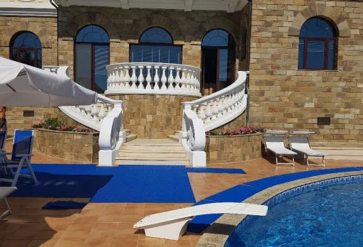 Ремонтни работи на басейн във Варна