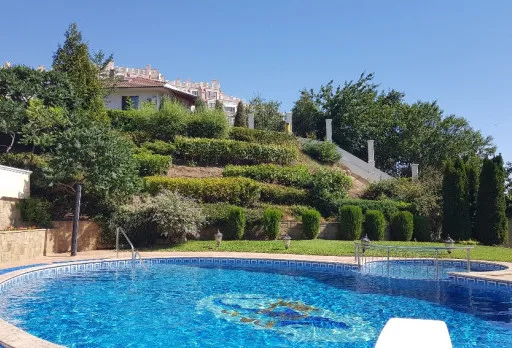 Ремонтни работи на басейн във Варна