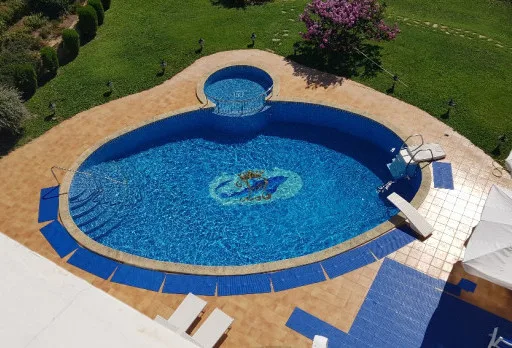 Ремонтни работи на басейн във Варна