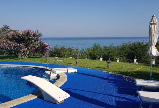 Ремонтни работи на басейн във Варна