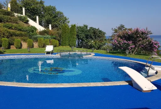 Ремонтни работи на басейн във Варна