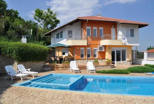 Строителство на басейн със стъпала до Албена