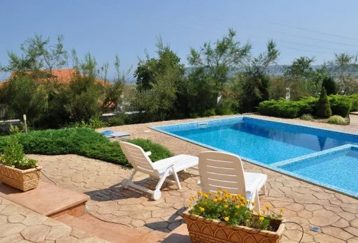 Строителство на басейн със стъпала до Албена