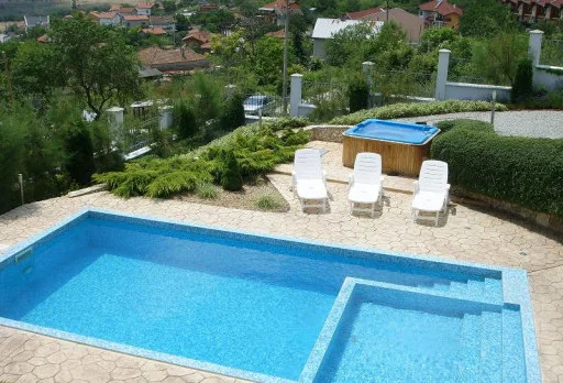 Строителство на басейн със стъпала до Албена