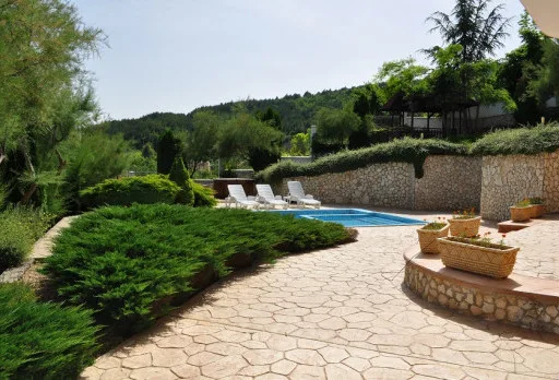 Строителство на басейн със стъпала до Албена