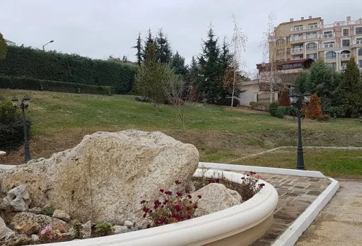 Строителство и ремонт на площадка, беседка и ограда на къща във Варна