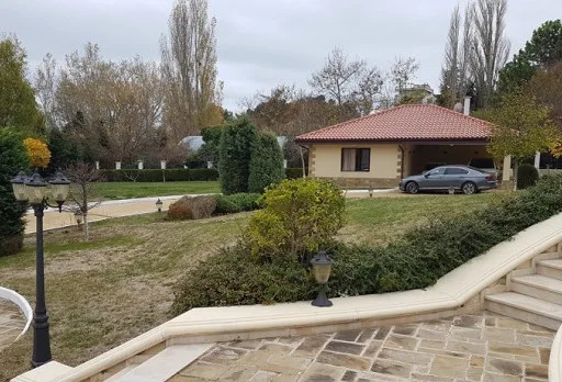 Строителство и ремонт на площадка, беседка и ограда на къща във Варна