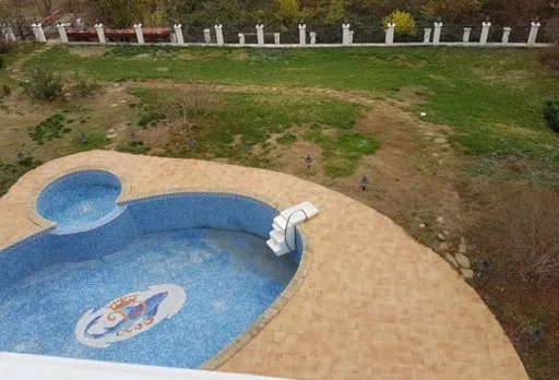 Строителство и ремонт на площадка, беседка и ограда на къща във Варна