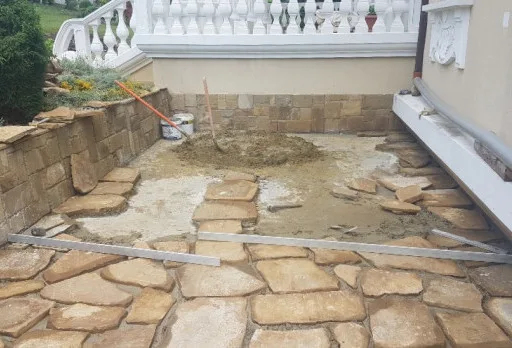 Строителство и ремонт на площадка, беседка и ограда на къща във Варна