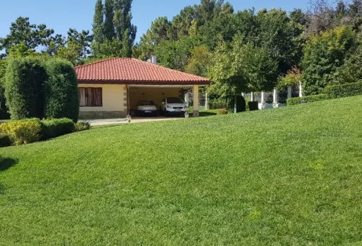 Строителство и ремонт на площадка, беседка и ограда на къща във Варна