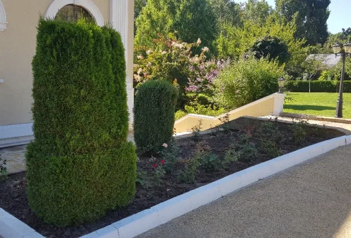 Строителство и ремонт на площадка, беседка и ограда на къща във Варна