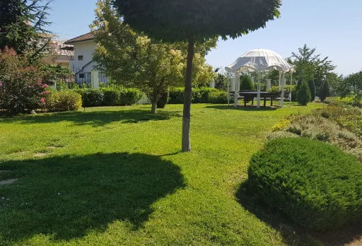 Строителство и ремонт на площадка, беседка и ограда на къща във Варна