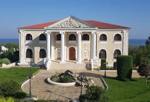 Строителство и ремонт на площадка, беседка и ограда на къща във Варна