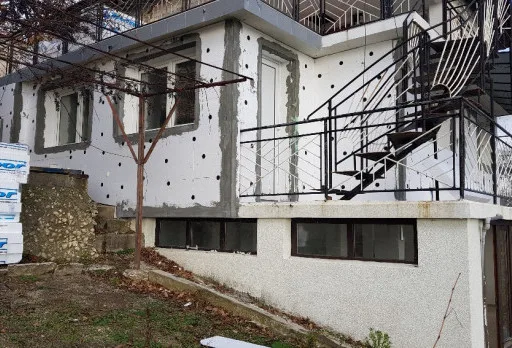 Поставяне на топлоизолация на къща до Варна