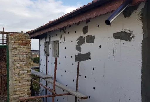 Поставяне на топлоизолация на къща до Варна