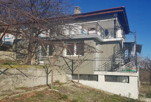 Поставяне на топлоизолация на къща до Варна