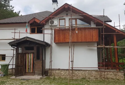 Wiederaufbau und Erweiterung einer Hütte bei Albena