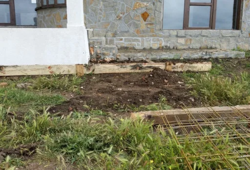 Строителство на ограда и дренаж до Каварна