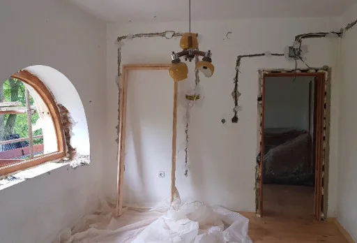 Wiederaufbau und Erweiterung einer Hütte bei Albena