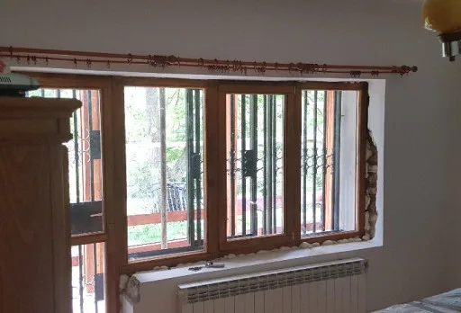 Wiederaufbau und Erweiterung einer Hütte bei Albena