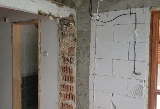 Wiederaufbau und Erweiterung einer Hütte bei Albena