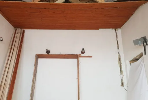 Wiederaufbau und Erweiterung einer Hütte bei Albena