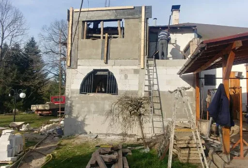 Wiederaufbau und Erweiterung einer Hütte bei Albena