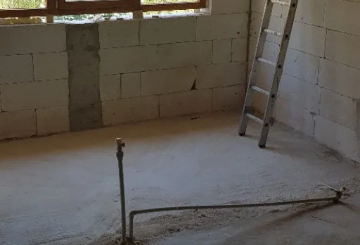 Wiederaufbau und Erweiterung einer Hütte bei Albena