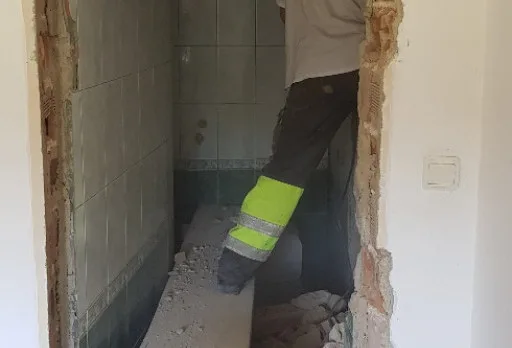 Wiederaufbau und Erweiterung einer Hütte bei Albena