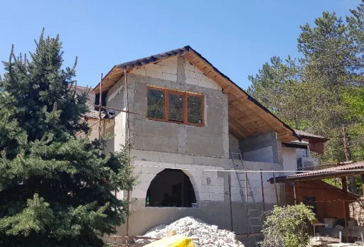 Wiederaufbau und Erweiterung einer Hütte bei Albena