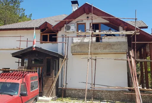 Wiederaufbau und Erweiterung einer Hütte bei Albena
