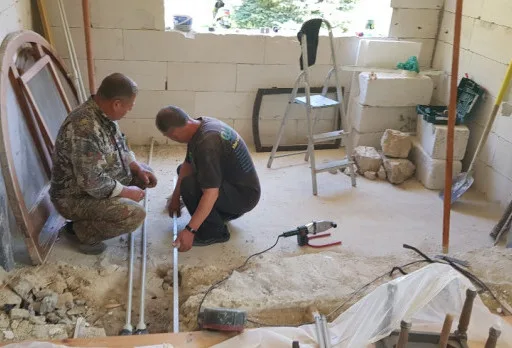 Wiederaufbau und Erweiterung einer Hütte bei Albena