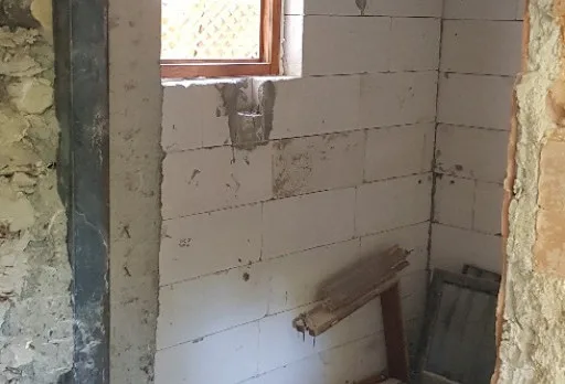 Wiederaufbau und Erweiterung einer Hütte bei Albena