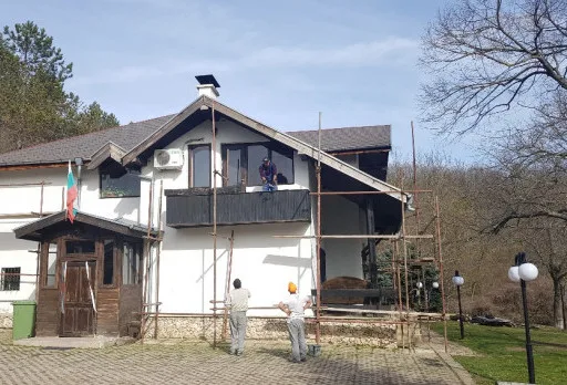 Wiederaufbau und Erweiterung einer Hütte bei Albena