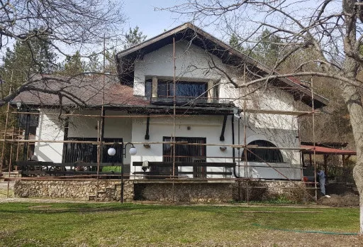 Wiederaufbau und Erweiterung einer Hütte bei Albena